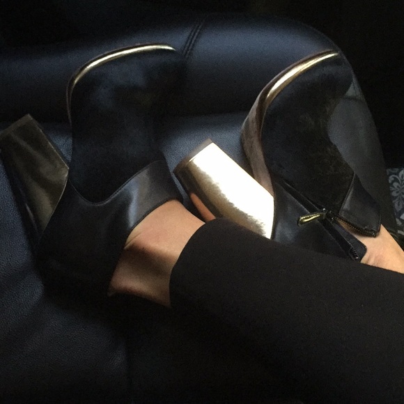 Black leather and fur booties - Picture 5 of 5